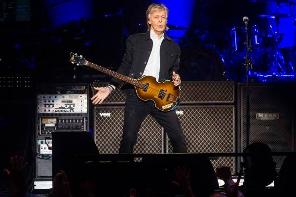 Paul McCartney se presenta en T-Mobile Arena en Las Vegas el viernes 28 de junio de 2019. McCar ...