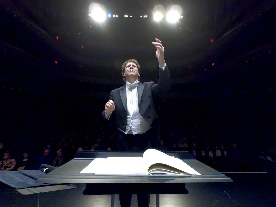 Donato Cabrera dirige la Filarmónica de Las Vegas. (Filarmónica de Las Vegas)
