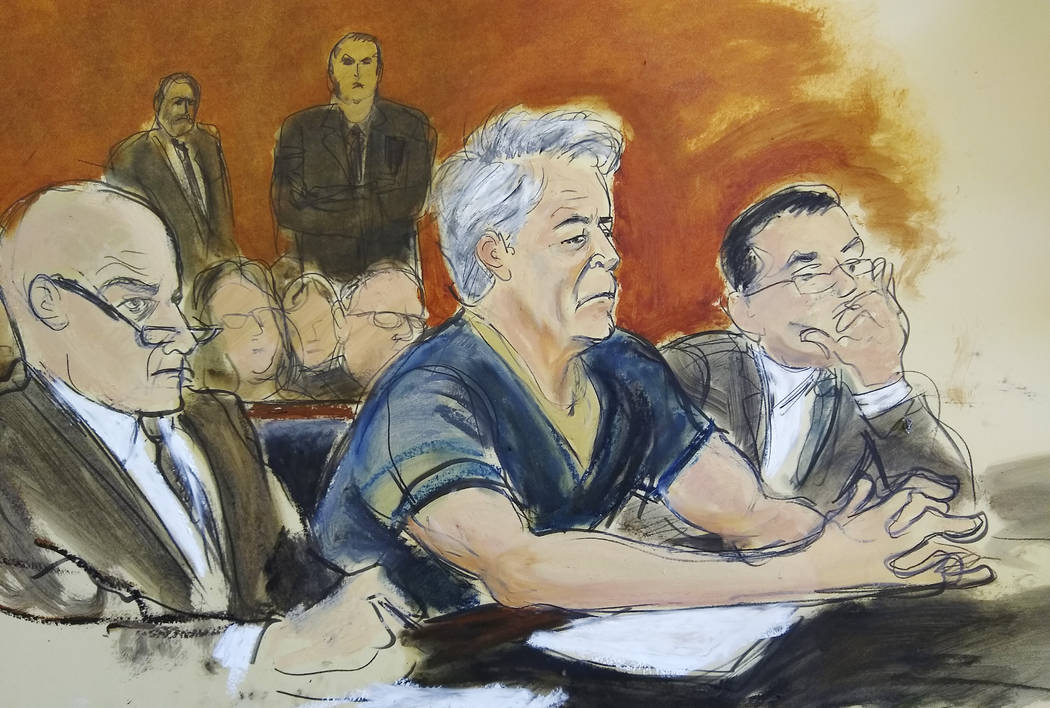 En el bosquejo del juzgado, el acusado Jeffrey Epstein, al centro, está sentado con los abogad ...