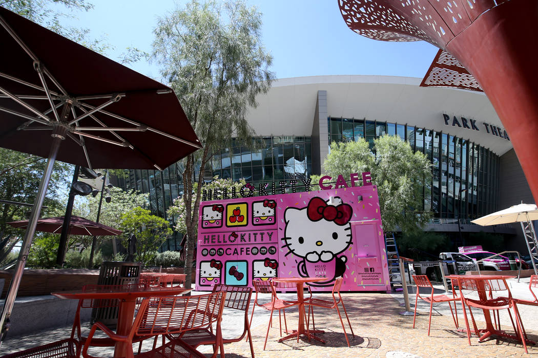 El Hello Kitty Cafe en The Park, ubicado en la Strip, cerca del T-Mobile Arena en Las Vegas, an ...