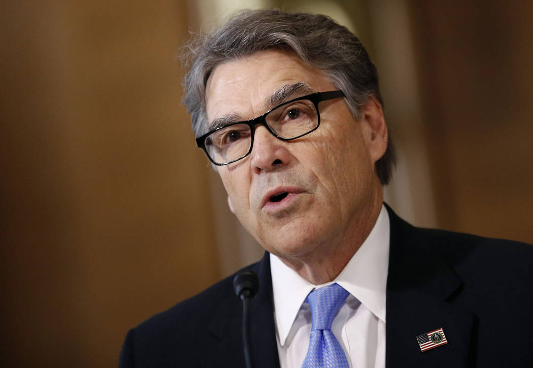El Secretario de Energía, Rick Perry, testifica ante el Comité Senatorial de Energía y Recur ...