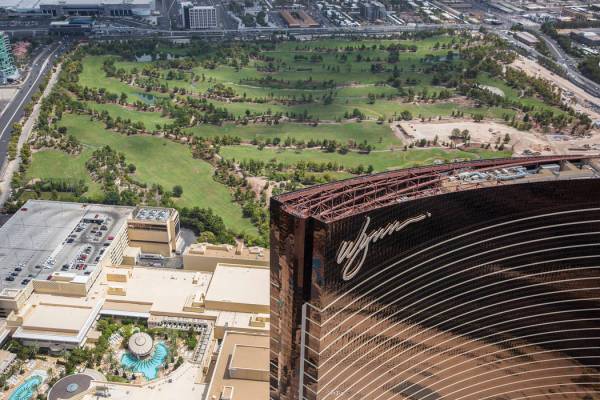 Foto aérea deL Wynn Las Vegas y la construcción del nuevo campo de golf el miércoles 22 de a ...