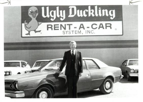 Tom Duck, fundador y presidente de Ugly Duckling Rent-A-Car comenzó el negocio cuando tenía 6 ...