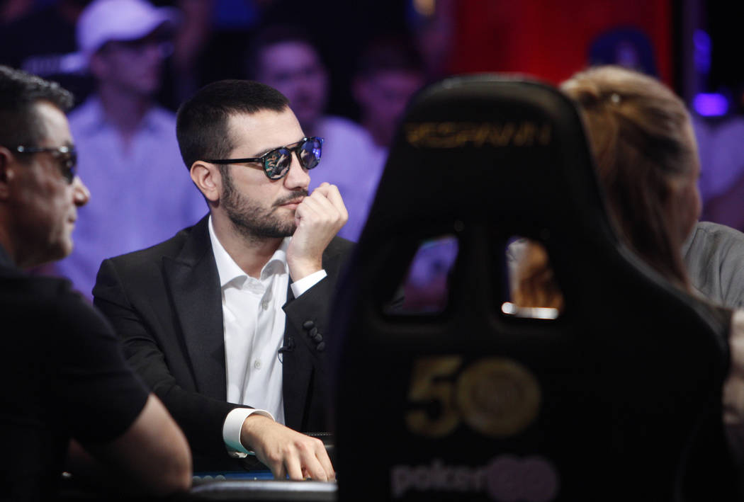Dario Sammartino en la mesa final del evento principal durante la Serie Mundial de Poker en el ...
