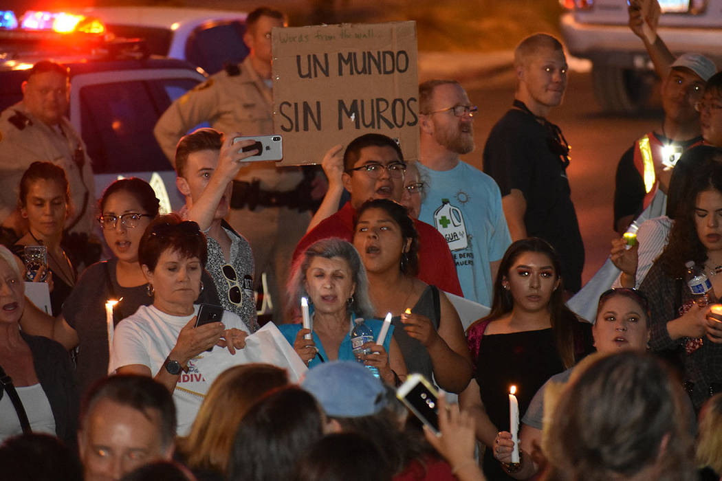 Cerca de 300 personas se unieron al movimiento “Luces para la Libertad”, una vigilia pacíf ...