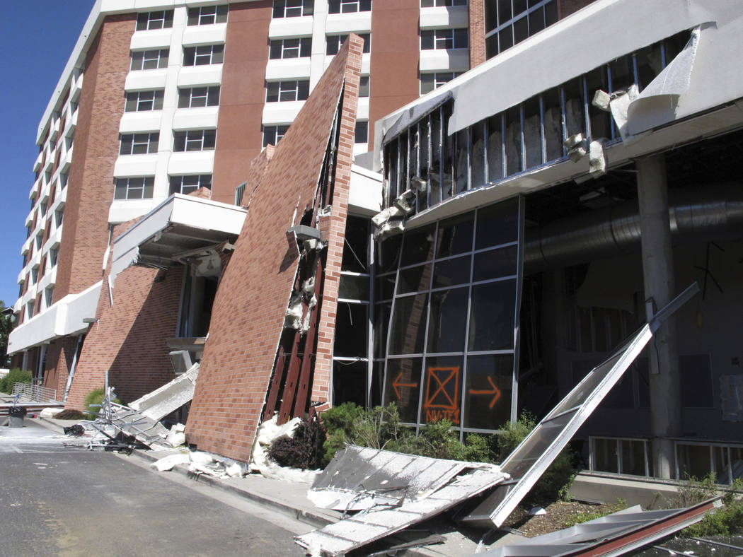Ingenieros estructurales con experiencia en respuesta a terremotos y desastres naturales están ...