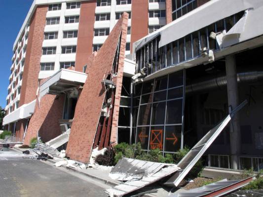 Ingenieros estructurales con experiencia en respuesta a terremotos y desastres naturales están ...