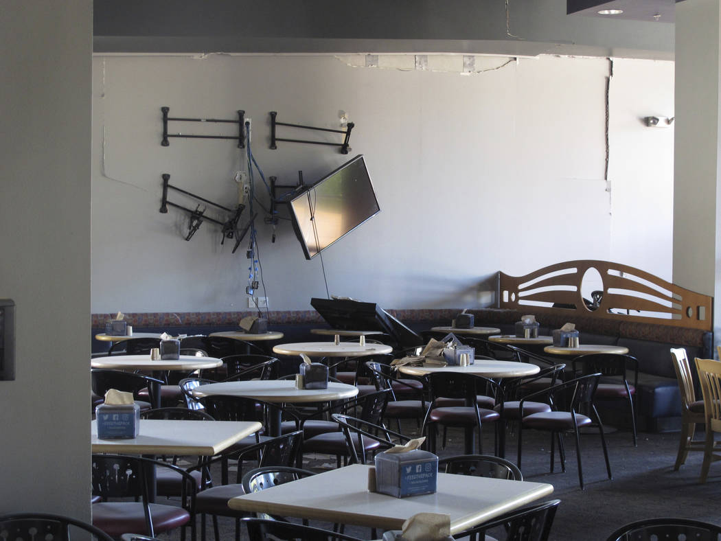 Una cafetería de la Universidad de Nevada, Reno en el primer piso, se dañó luego de que una ...