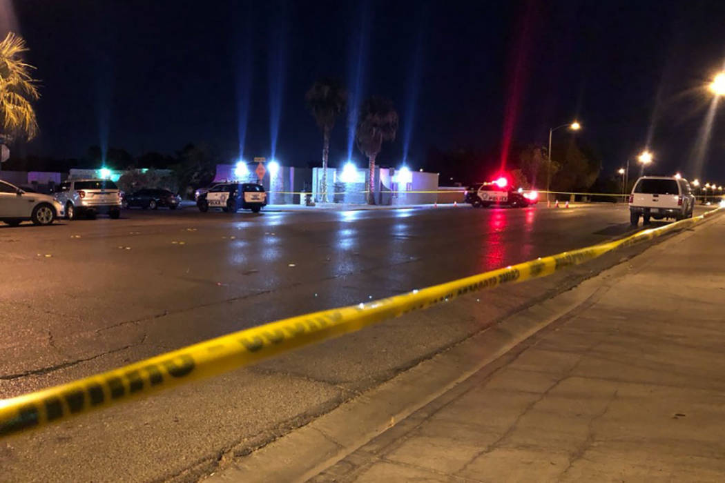 La policía de Las Vegas está investigando un tiroteo policial que ocurrió el miércoles, 17 ...