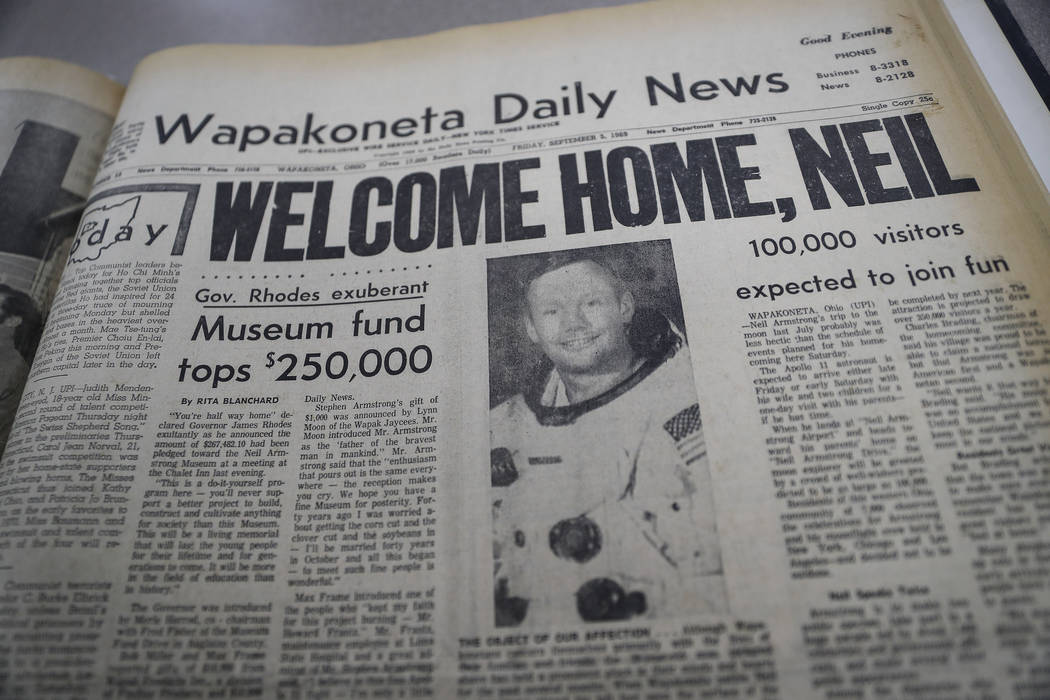 La primera página de Wapakoneta Daily News, fechada el 6 de septiembre de 1969, aparece fotogr ...