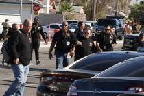 La policía de Las Vegas investiga una barricada en la cuadra 5400 de South Maryland Parkway el ...