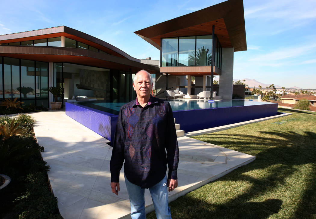 El desarrollador Jim Rhodes ha vendido su mansión en la comunidad de Spanish Hills en Las Vega ...