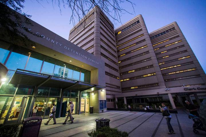 Centro de Detención del Condado de Clark en el centro de Las Vegas (Chase Stevens / Las Vegas ...