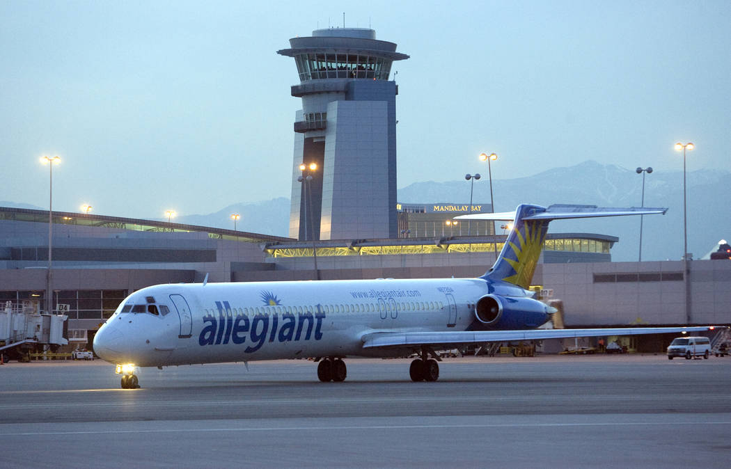 Allegiant Air continúa su exitoso modelo de negocios de ofrecer vuelos de bajo costo y baja fr ...
