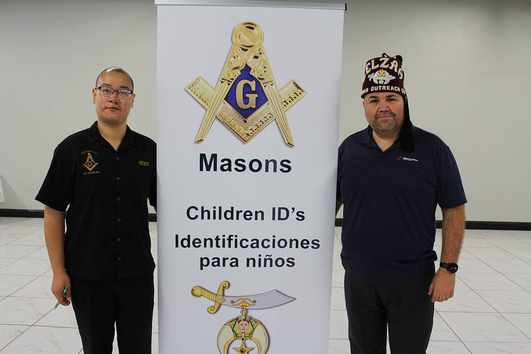 Los Masones de Las Vegas expiden una identificación infantil valida por LVMPD. Sábado 3 de ag ...