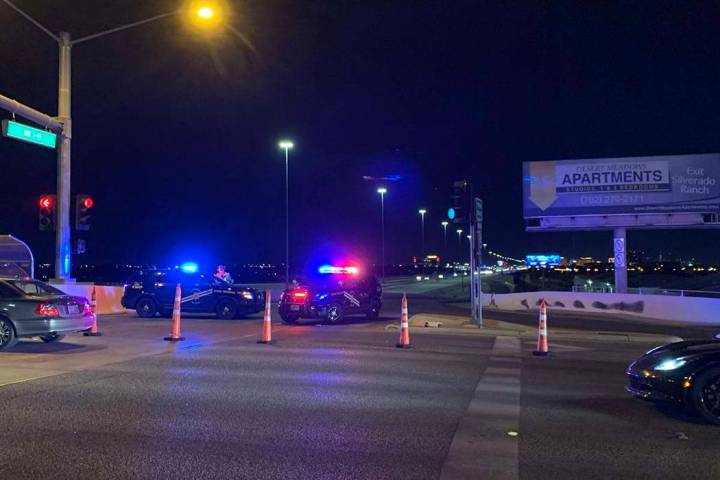 Los oficiales del Departamento de Policía Metropolitana mantienen el cierre en la rampa I-15 h ...