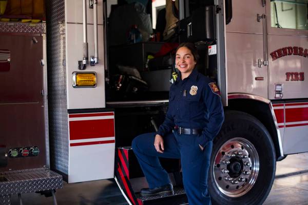 Leslie Hernández, bombero en la Estación 86 en Henderson el lunes, 29 de julio de 2019. (Rach ...