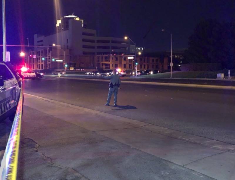 Los oficiales de policía de Las Vegas responden después de un tiroteo con agentes involucrado ...