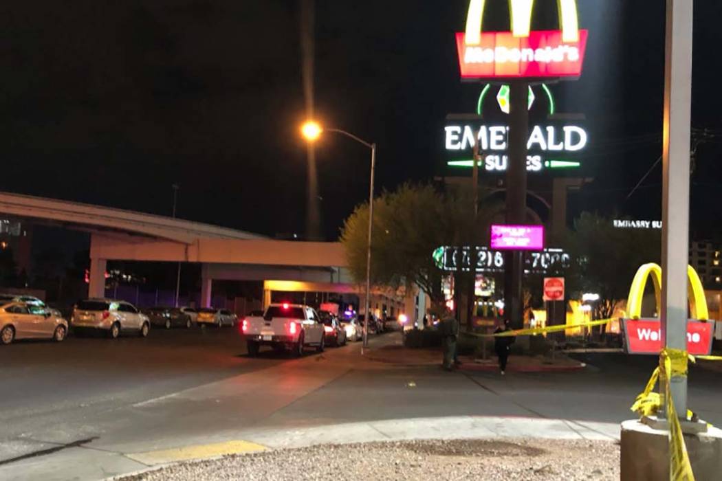 Oficiales de policía de Las Vegas responden después de un tiroteo con agentes involucrados en ...