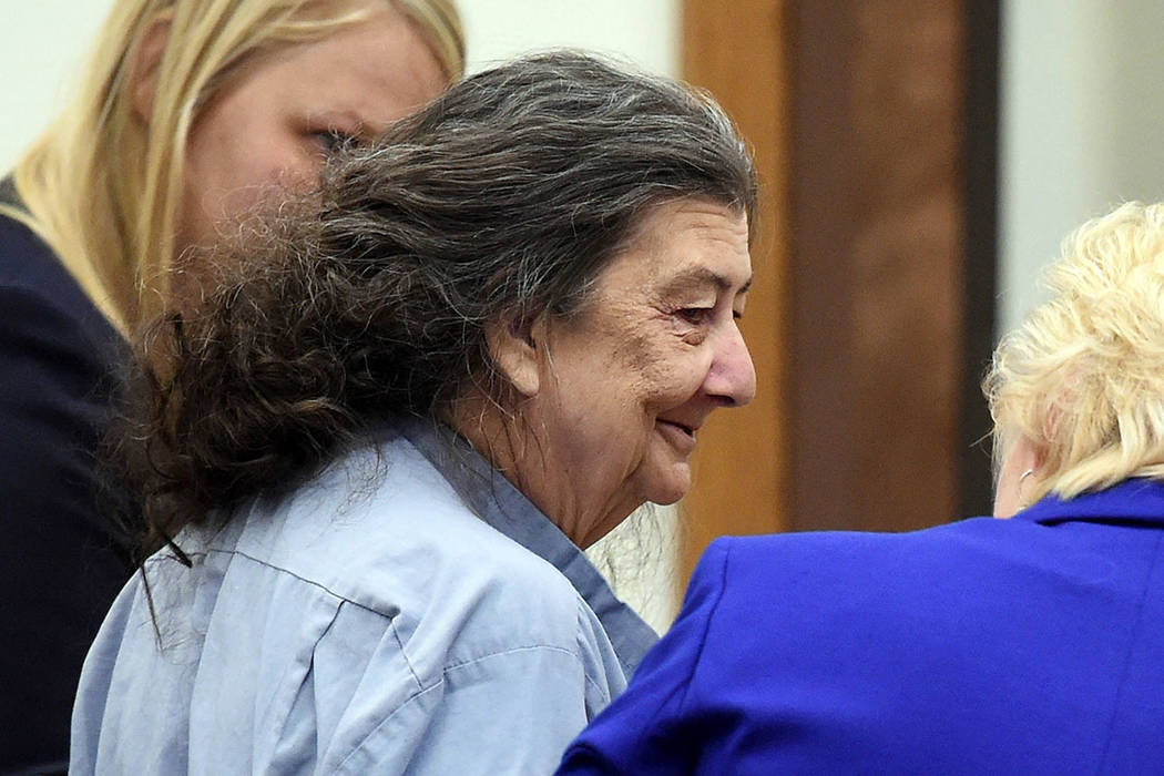 ARCHIVO - En esta foto de archivo del 8 de septiembre de 2014, Cathy Woods aparece en la corte ...
