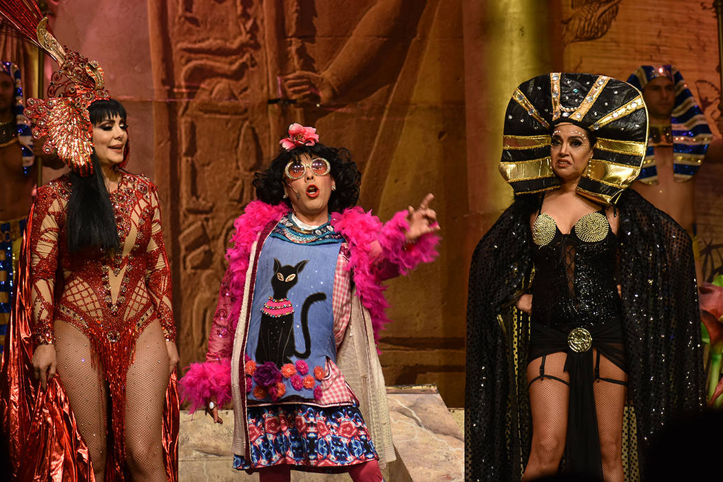 Reconocidos artistas latinos visitaron Las Vegas para presentar la obra “Cleopatra metió la ...