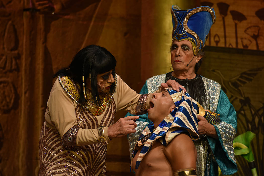 “Cleopatra metió la pata” se presentó en Las Vegas durante dos funciones. Jueves 15 de ag ...