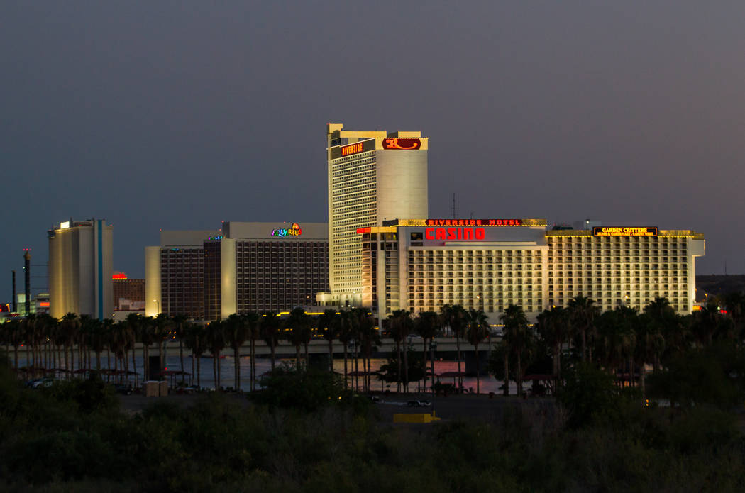 Los casinos del hotel junto al río Colorado en Laughlin. (Chase Stevens / Las Vegas Review-Jou ...