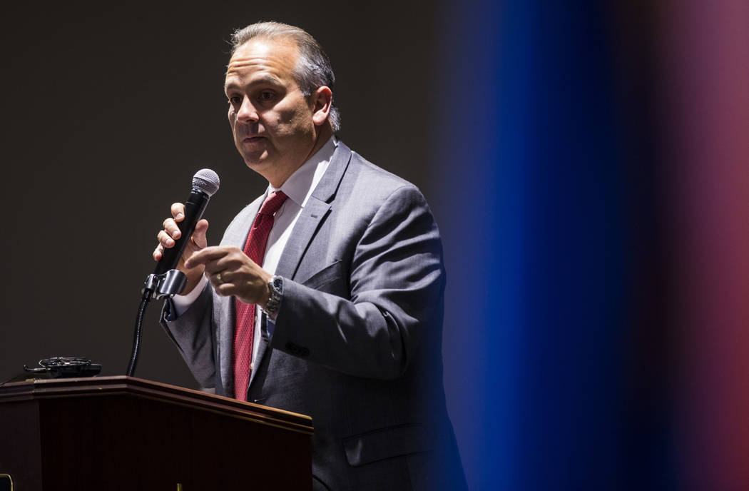 El superintendente del Distrito Escolar del Condado de Clark, Jesús Jara, habla durante una ce ...