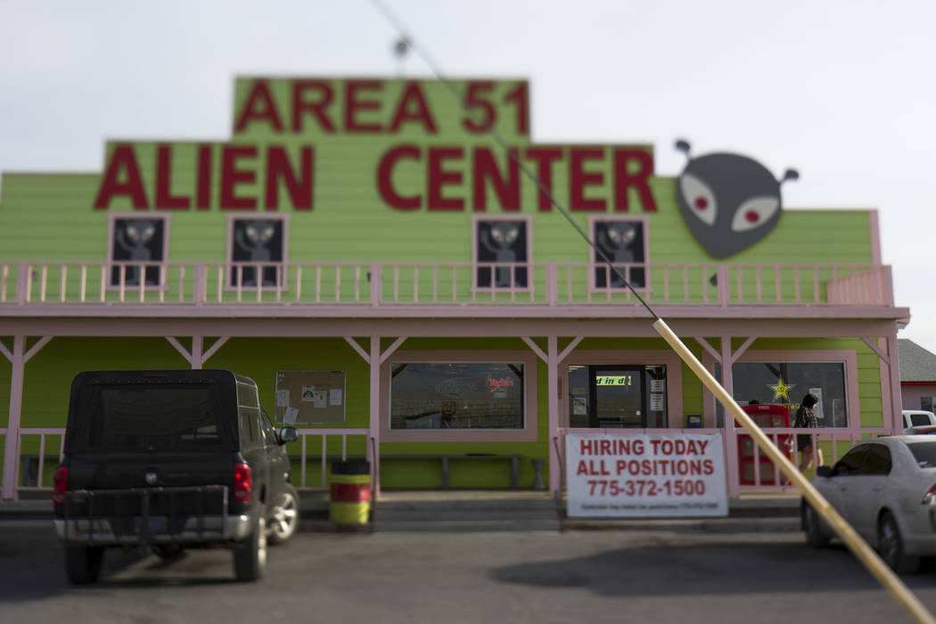 El Area 51 Alien Center en Amargosa Valley, a unas 90 millas al norte de Las Vegas el viernes, ...