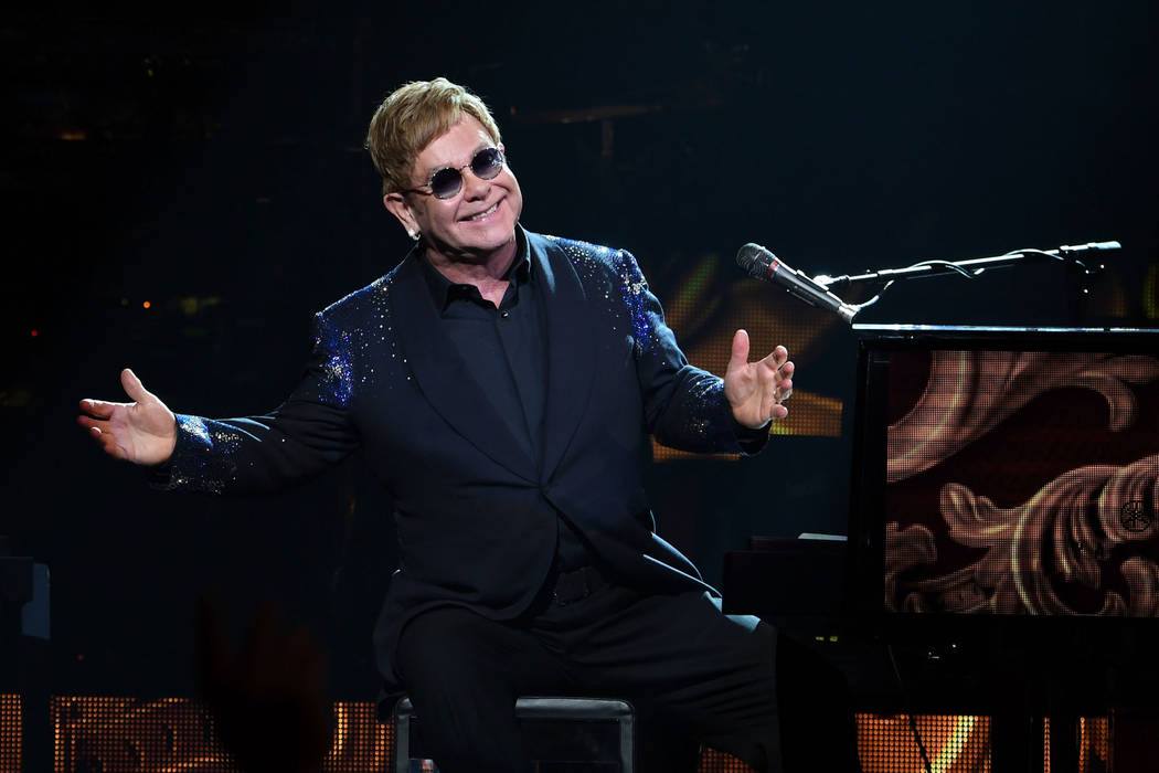 Elton John toca "The Million Dollar Piano" en el Colosseum at Caesars Palace de Las Vegas en la ...