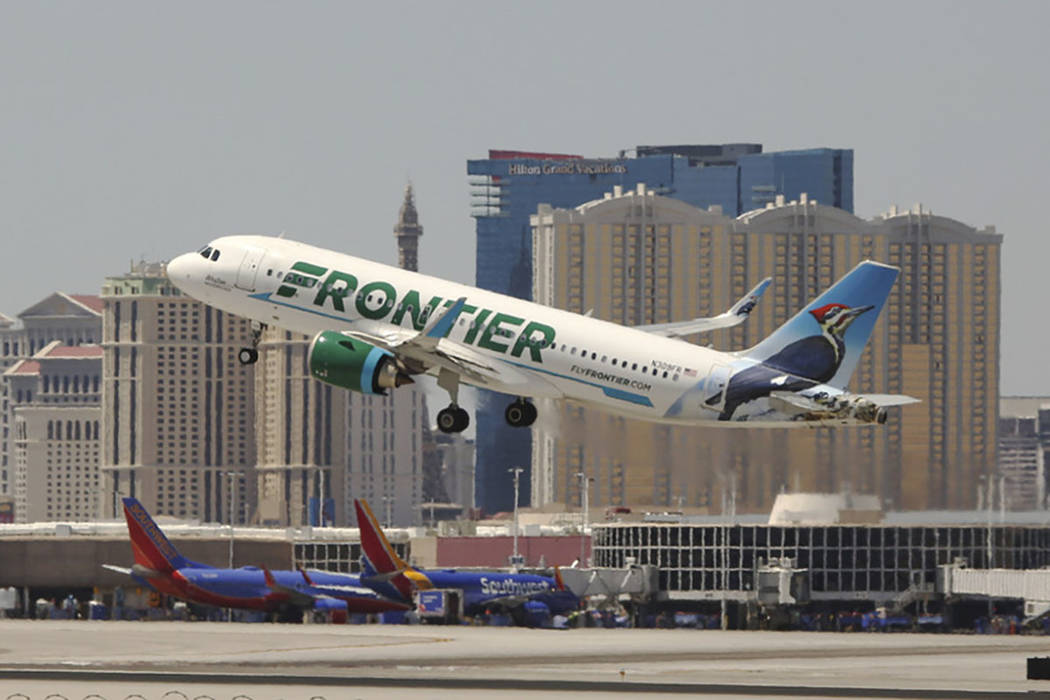 Un vuelo de Frontier Airlines sale del Aeropuerto Internacional McCarran en Las Vegas, 26 de ju ...