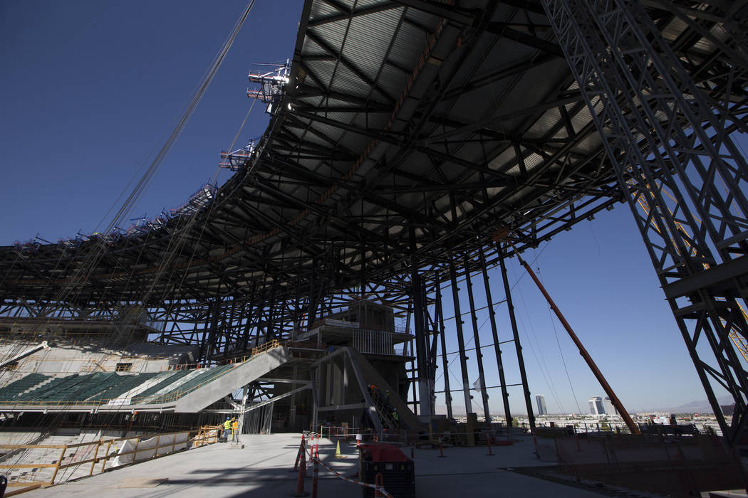 El sitio de construcción del estadio Raiders Allegiant en Las Vegas, miércoles 28 de agosto d ...