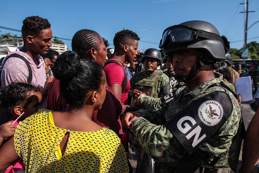 Tapachula, 2 Sep 2019 (Notimex-Isaías Hernández).- Centenares de migrantes africanos esperan ...