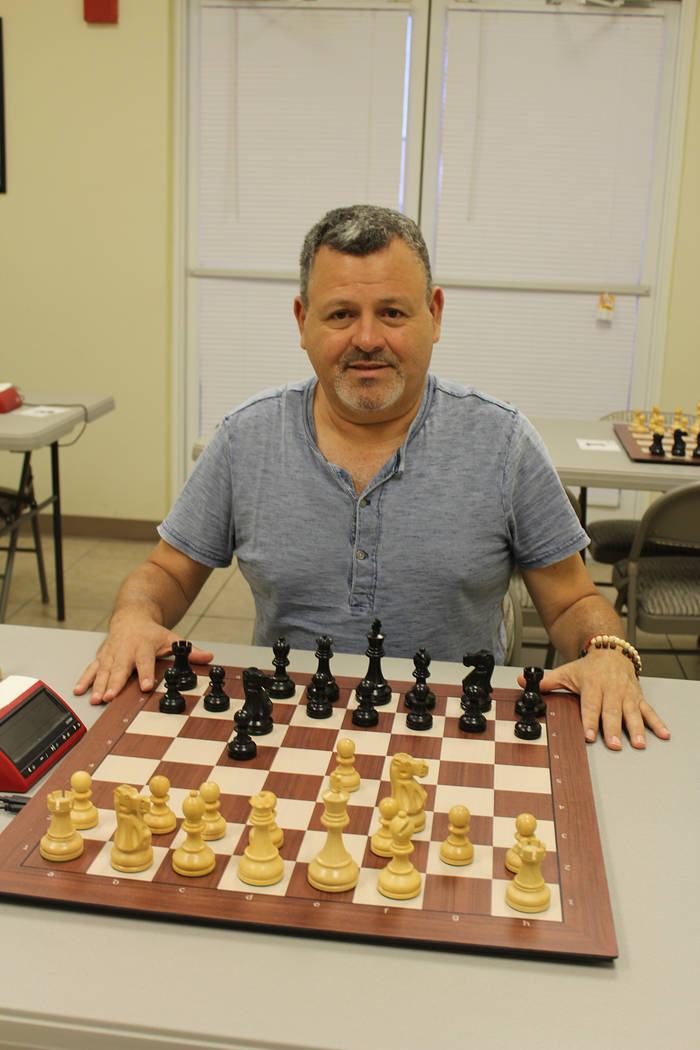 Juan Pablo Jáuregui comenzó su escuela de ajedrez en la cochera de su casa hace 9 años. Vier ...