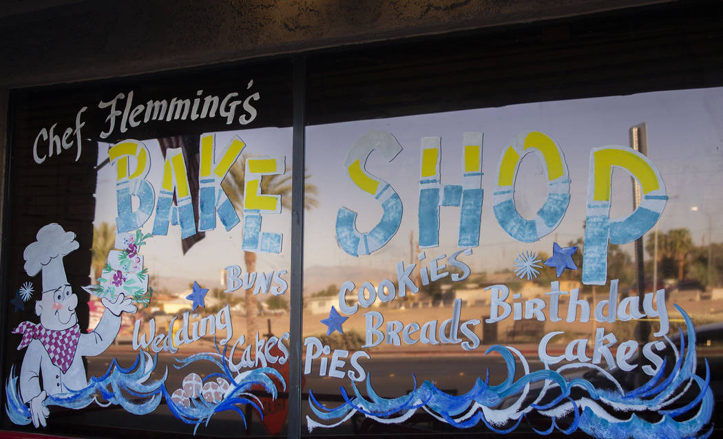El escaparate del Chef Flemming's Bake Shop ubicado en South Water Street en Henderson el miér ...