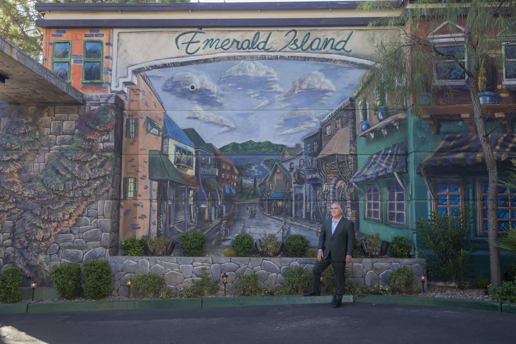 El propietario del casino Emerald Island, Tim Brooks, afuera del casino, en la calle South Wate ...