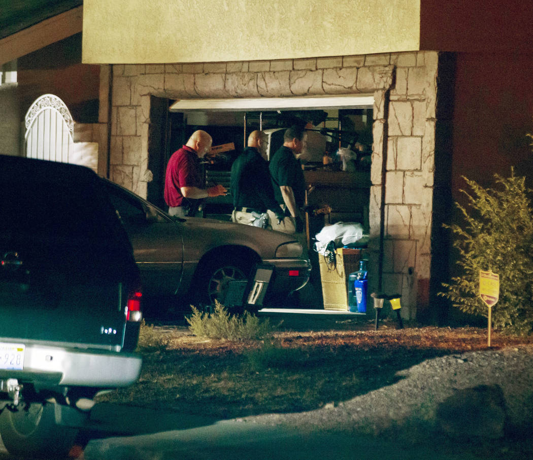 La policía de Las Vegas registra una casa de Spring Valley en relación con un posible homicid ...