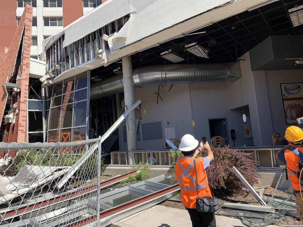 El exterior del Argenta Hall de la Universidad de Nevada, Reno, luego de las explosiones del 5 ...