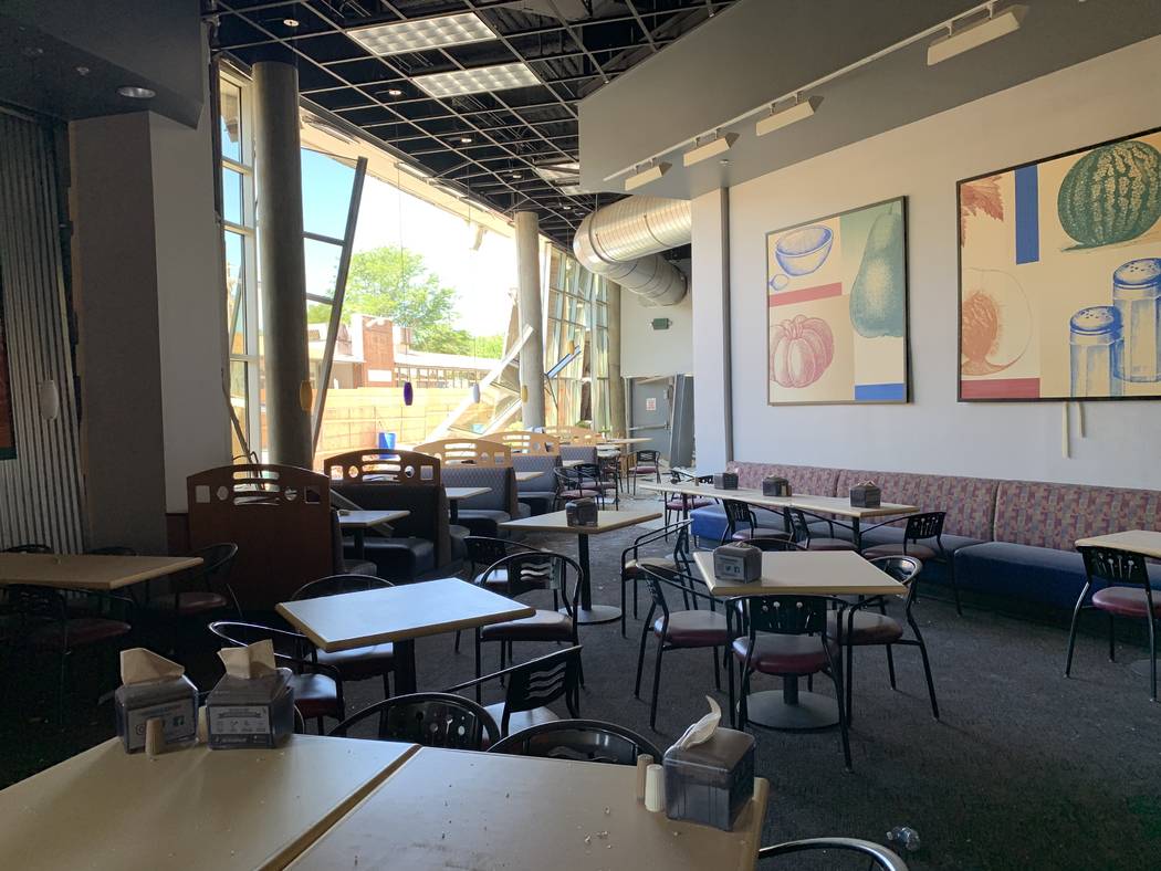 La cafetería en el primer piso del Argenta Hall de la Universidad de Nevada, Reno, luego de la ...