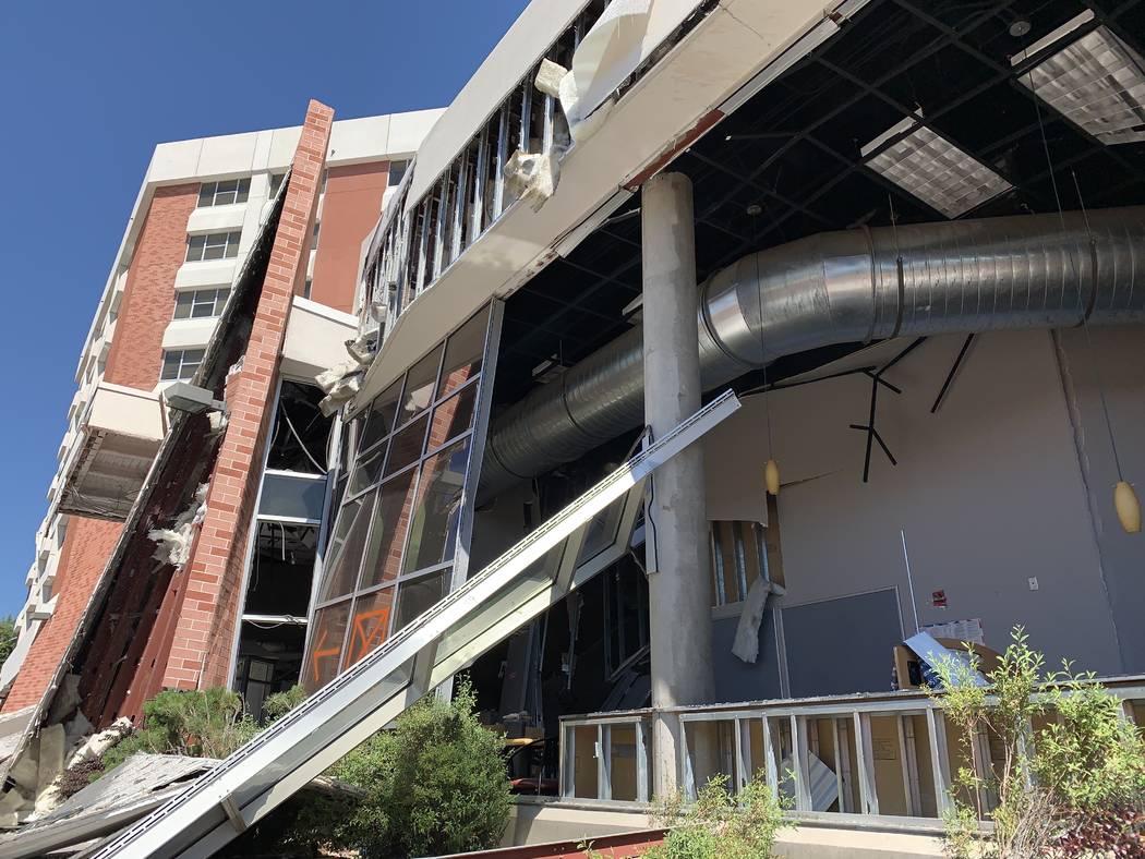 El exterior del Argenta Hall de la Universidad de Nevada, Reno, luego de las explosiones del 5 ...