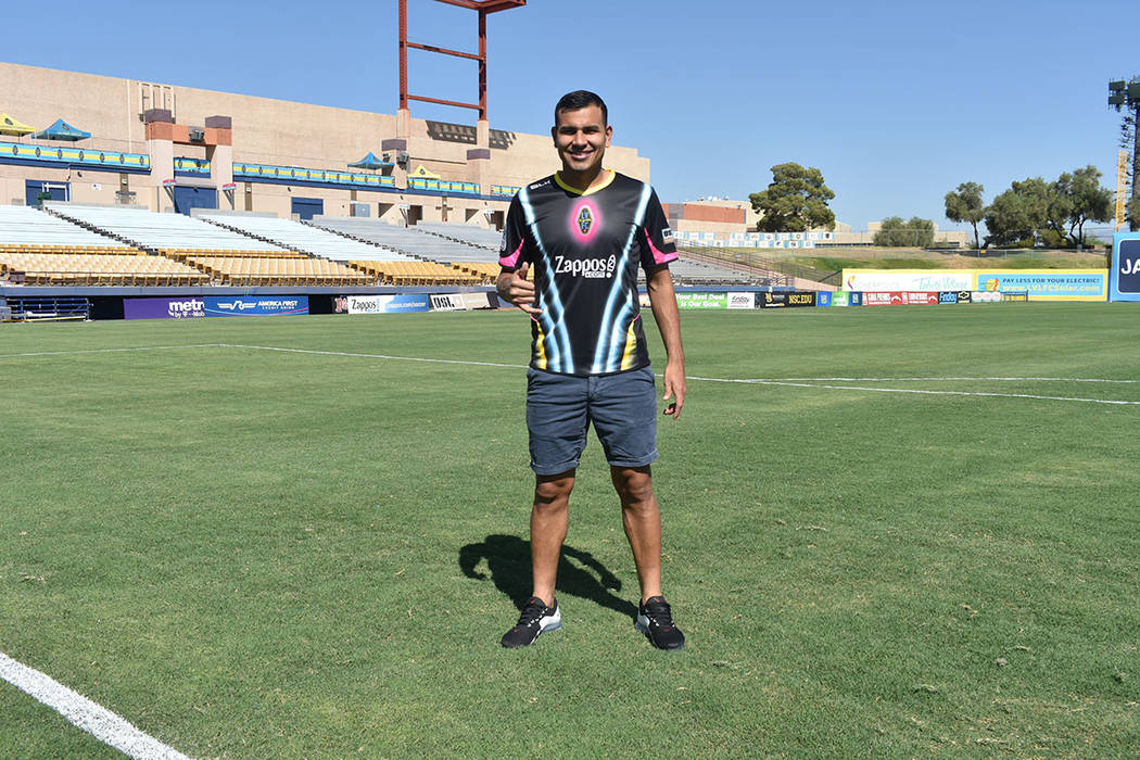 El futbolista Junior Sandoval pide a la comunidad centroamericana seguir celebrando su Independ ...