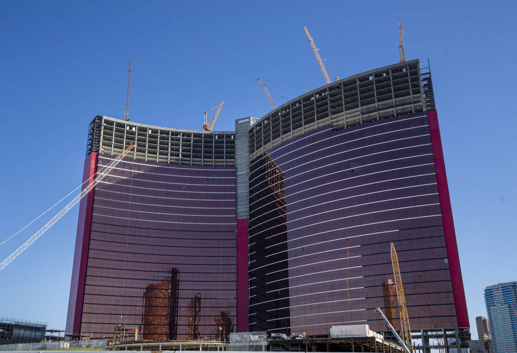 La construcción continúa en Resorts World Las Vegas el jueves, 29 de agosto de 2019 en Las Ve ...