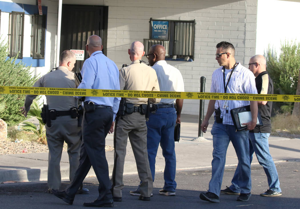 La policía de Las Vegas investiga después de que una mujer fue apuñalada en el complejo de a ...