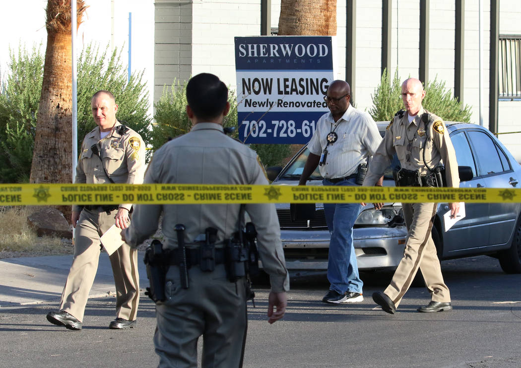 La policía de Las Vegas investiga después de que una mujer fue apuñalada en el complejo de a ...