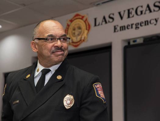 El Jefe de Bomberos y Rescate de Las Vegas, William McDonald, habla durante un evento para pres ...