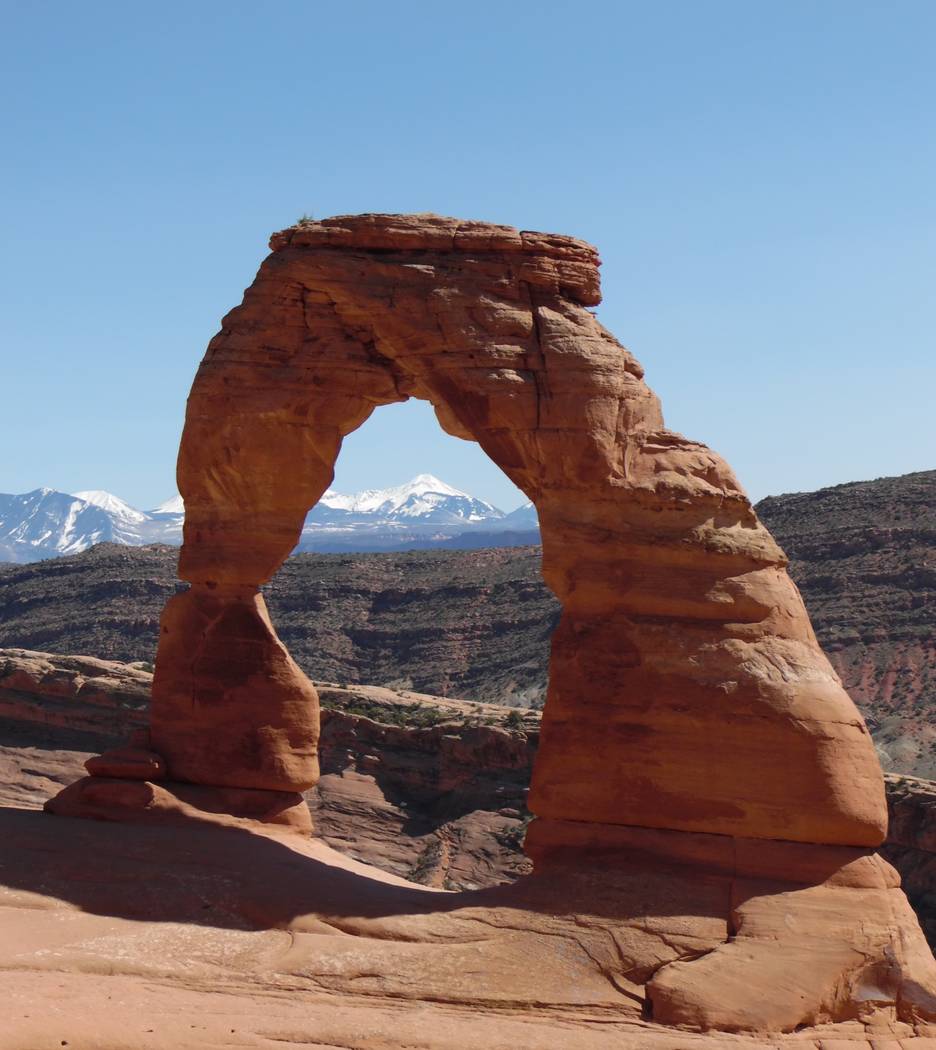 El Delicate Arch de 65 pies, representado en las placas de Utah, es visible en el Parque Nacion ...
