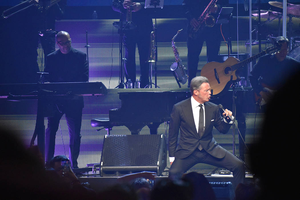 El Coliseo del Caesars Palace se engalanó con la presencia de Luis Miguel, uno de los artistas ...