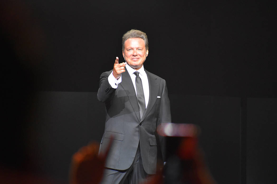 El Coliseo del Caesars Palace se engalanó con la presencia de Luis Miguel, uno de los artistas ...