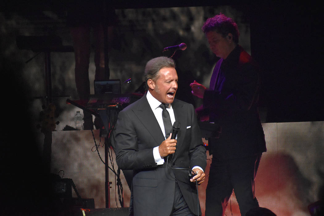 El Coliseo del Caesars Palace se engalanó con la presencia de Luis Miguel, uno de los artistas ...