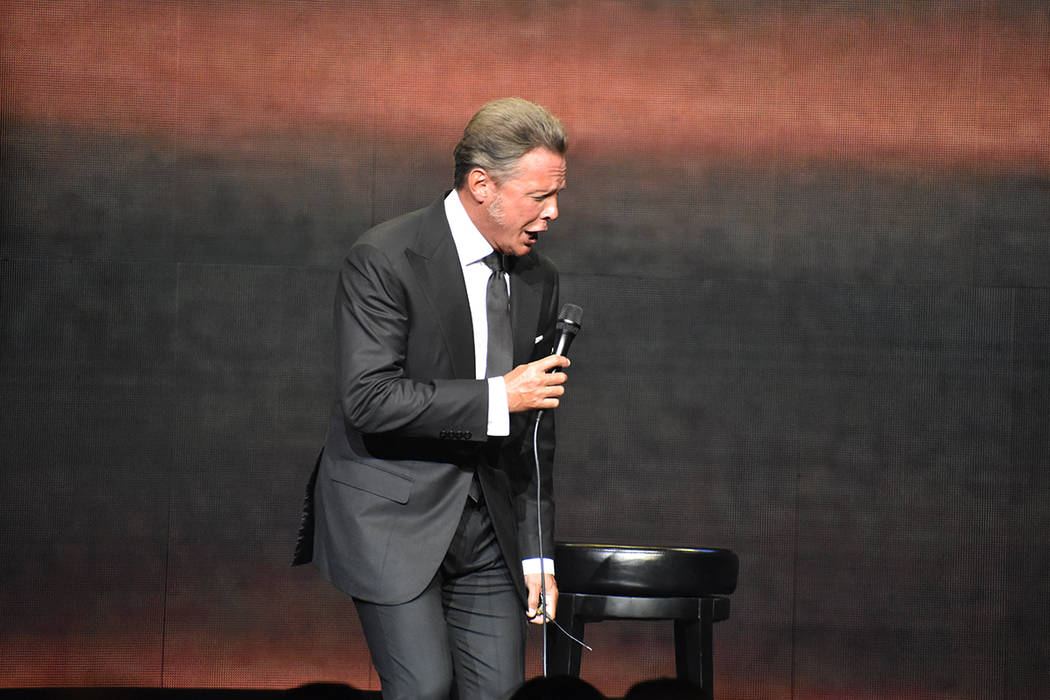 El Coliseo del Caesars Palace se engalanó con la presencia de Luis Miguel, uno de los artistas ...